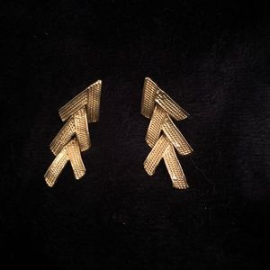 Gold arrow dangle earrings